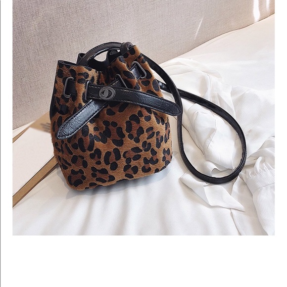 Leopard crossbody, messenger bag - Picture 4 of 7
